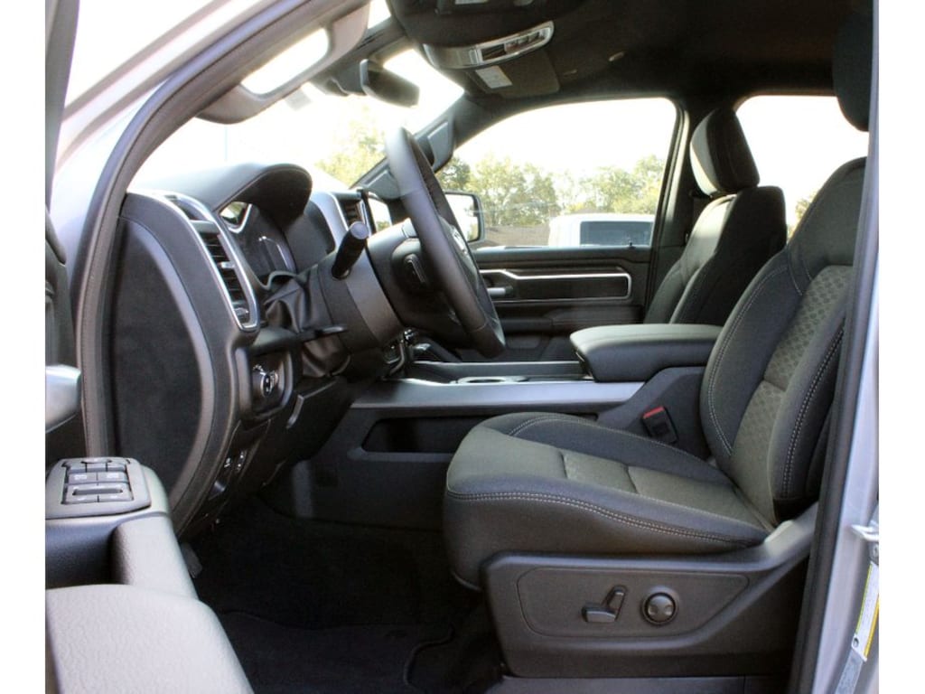 New 2026 Ram 1500 LONE STAR CREW CAB 4X4 5'7 BOX Pickup