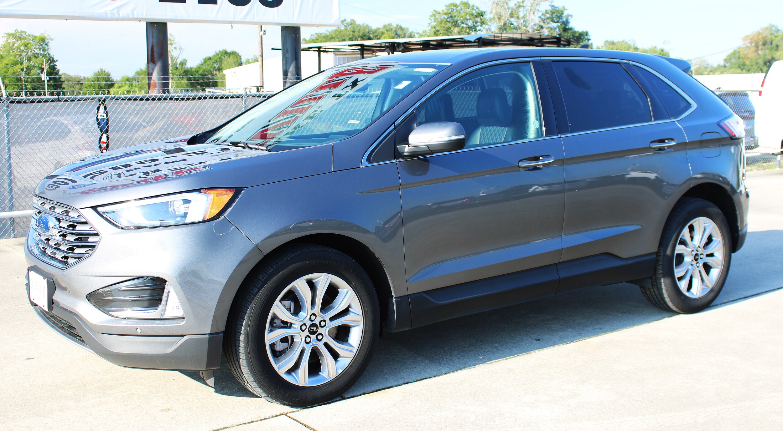 2024 Ford Edge Titanium photo 2