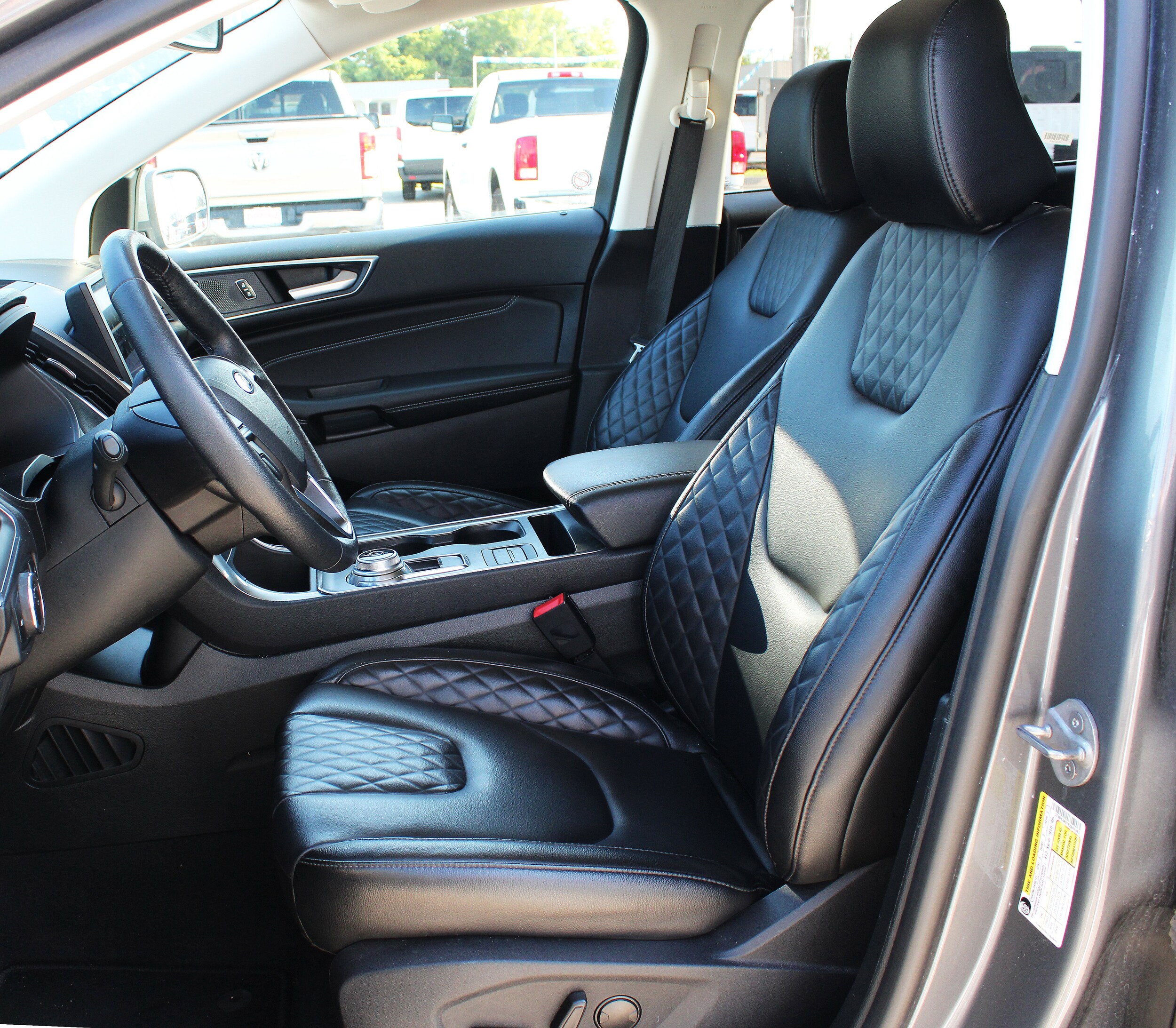 2024 Ford Edge Titanium photo 4