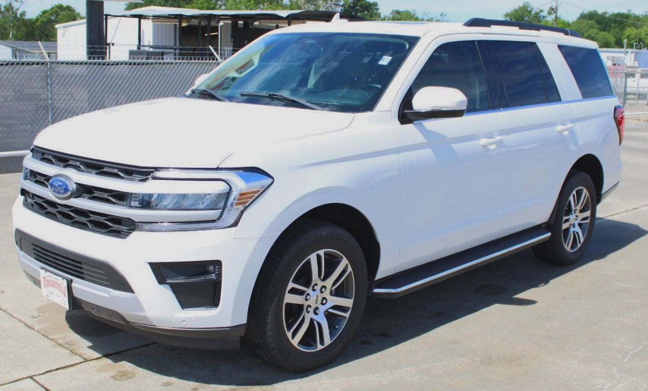 Used 2022 Ford Expedition XLT with VIN 1FMJU1HT9NEA48504 for sale in Sour Lake, TX