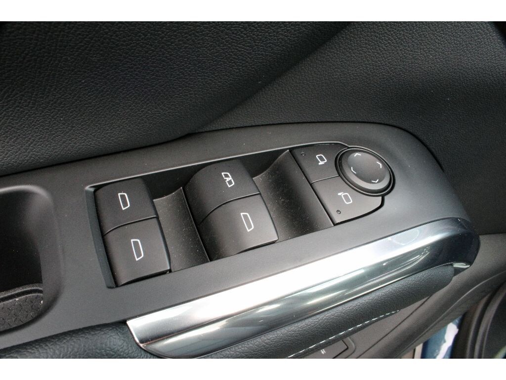 Used 2025 Chevrolet Traverse FWD LT Sport Utility