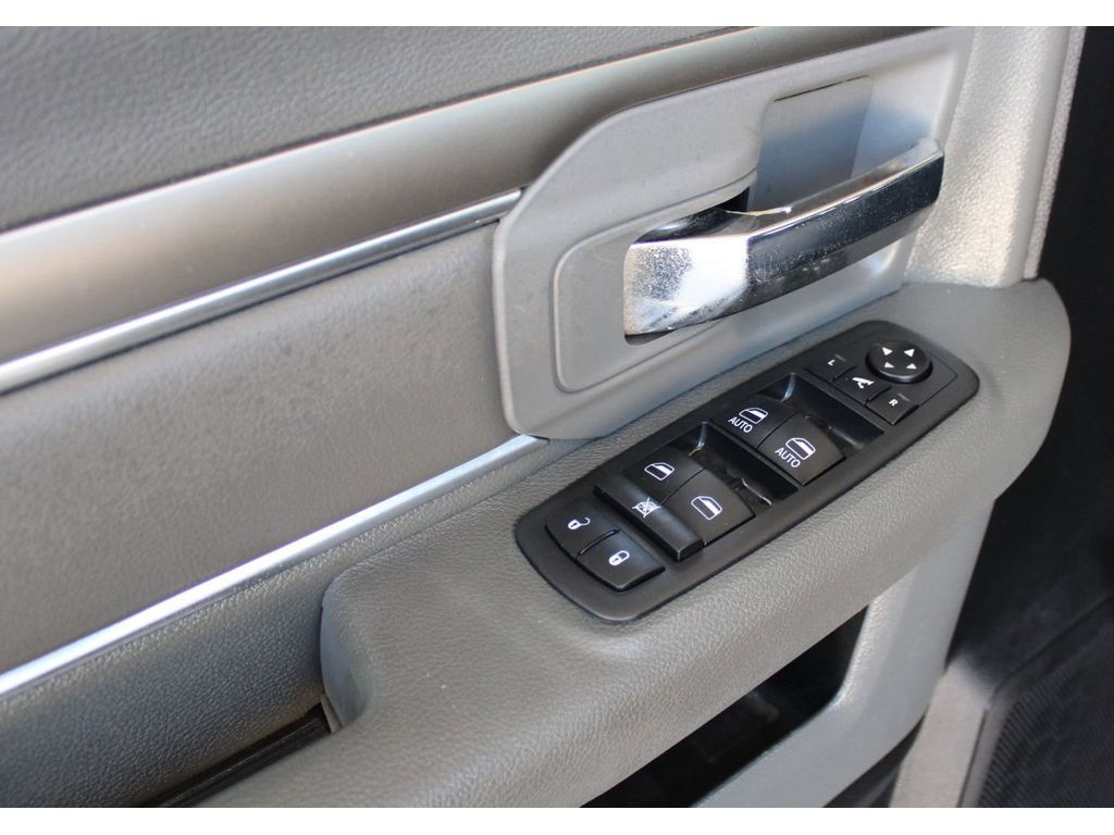 2017 Ram 1500 Lone Star photo 3