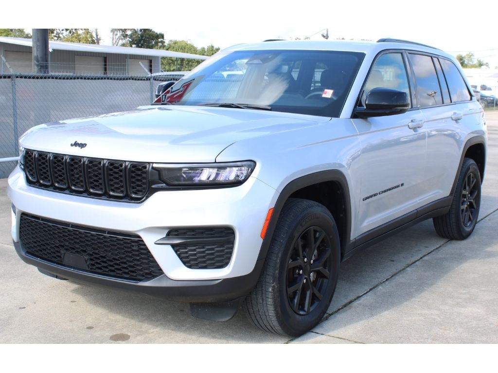 Used 2024 Jeep Grand Cherokee Altitude Sport Utility