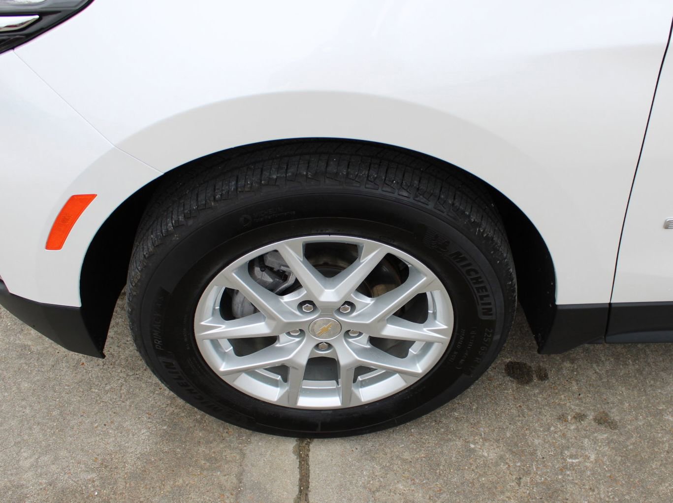 2023 Chevrolet Equinox LT photo 3