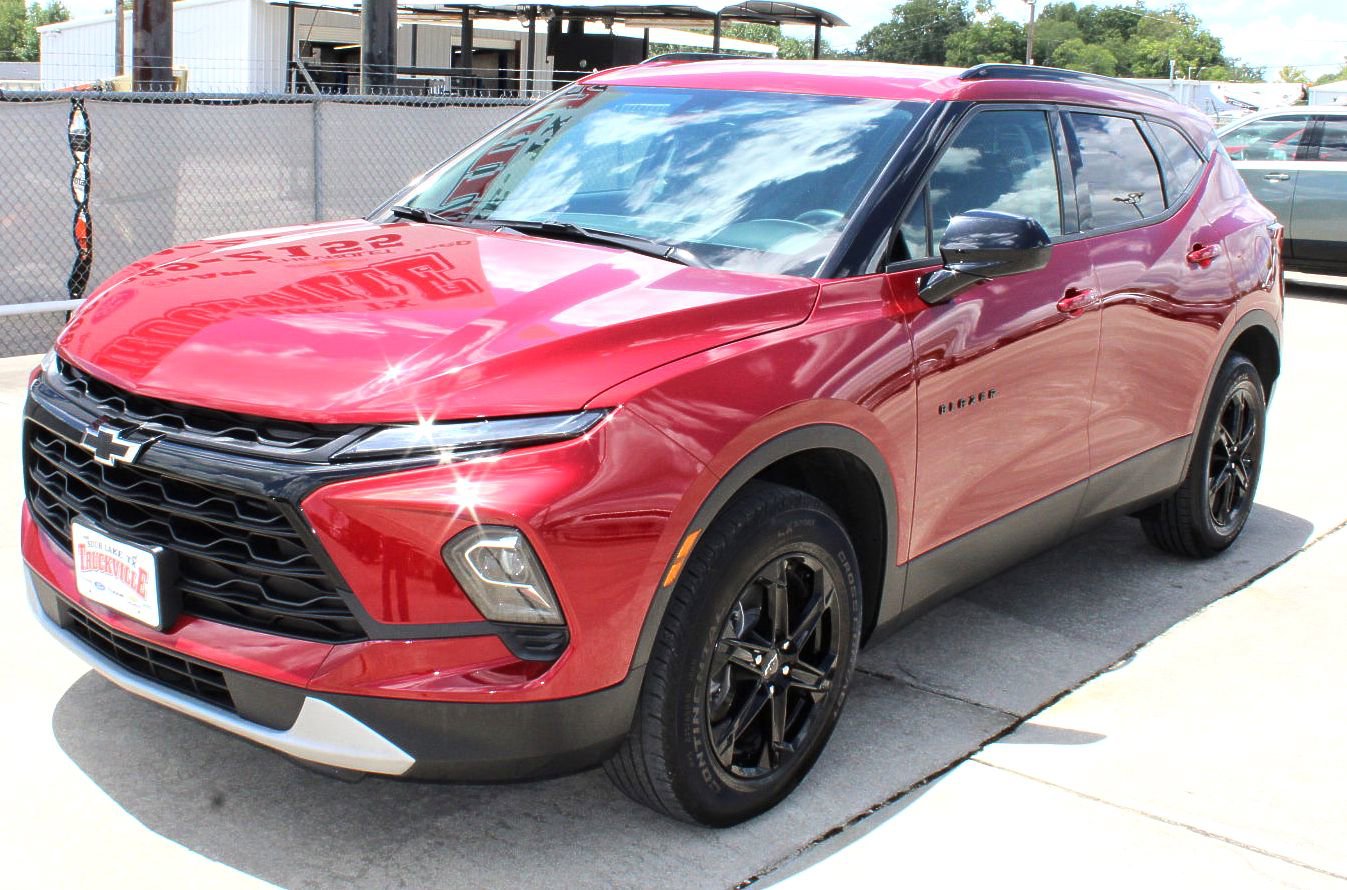 2024 Chevrolet Blazer 2LT photo 2