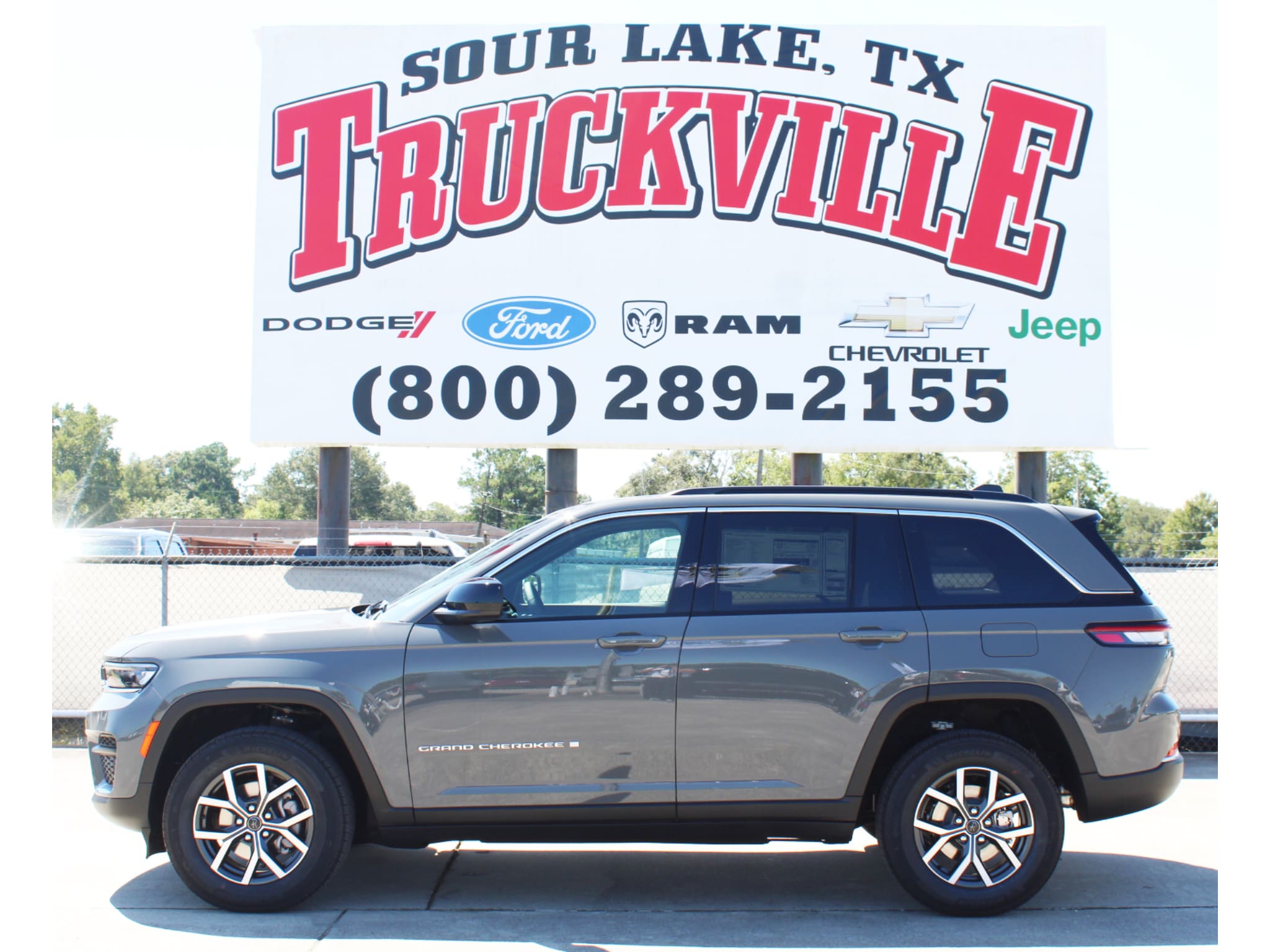 2027 Jeep Grand Cherokee Laredo