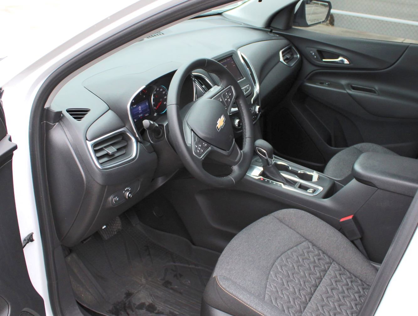 2023 Chevrolet Equinox LT photo 4