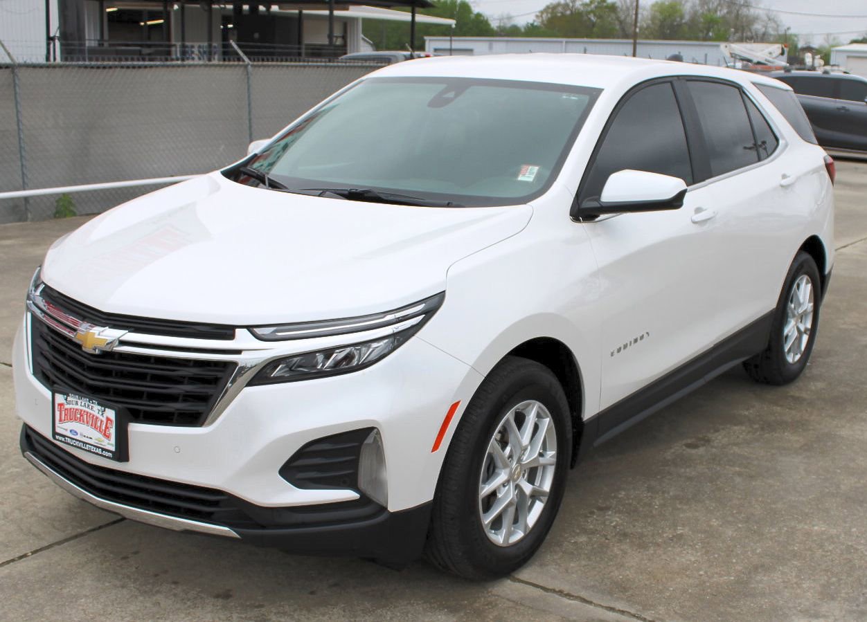 2023 Chevrolet Equinox LT photo 2