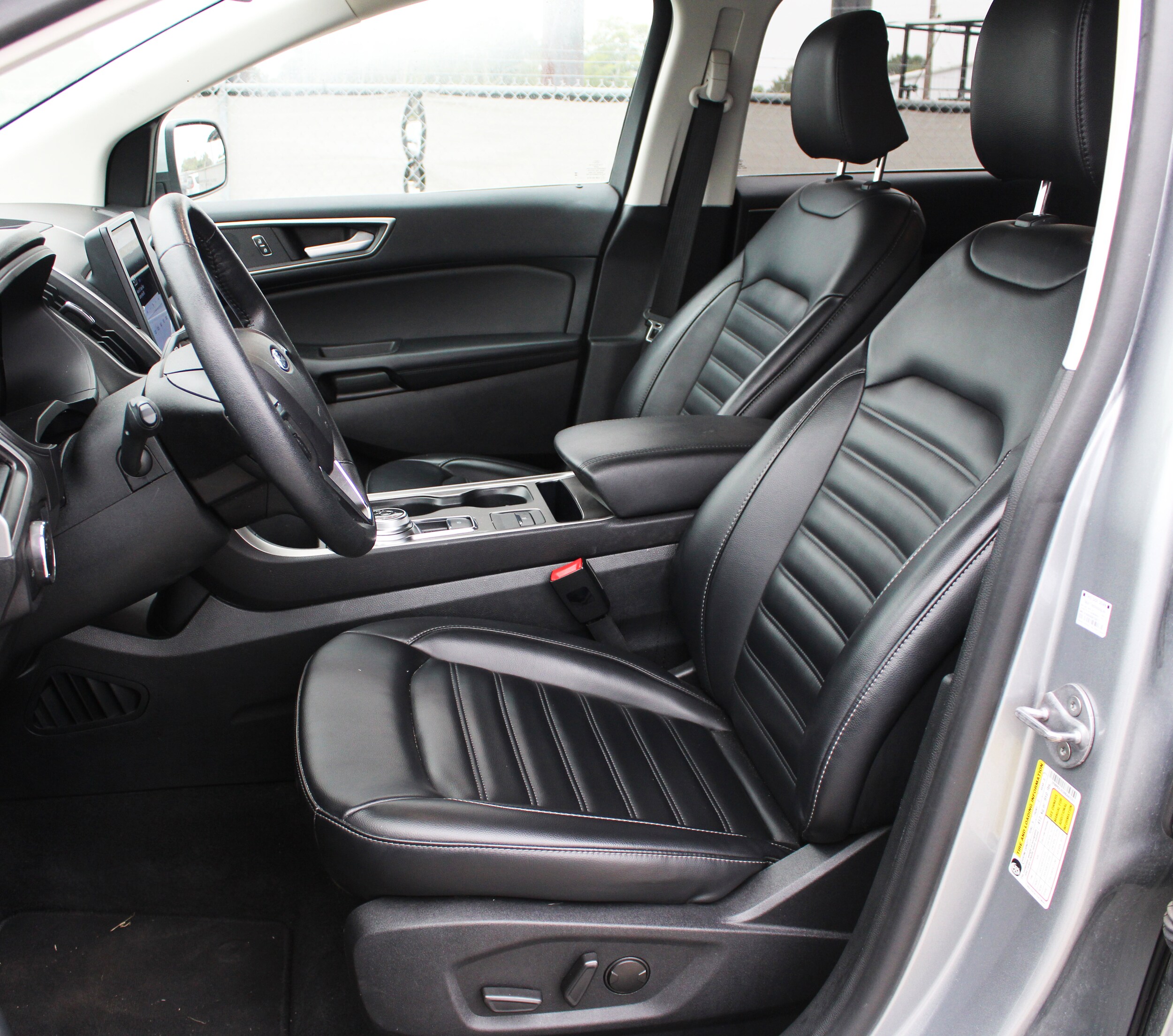 2024 Ford Edge SEL photo 4