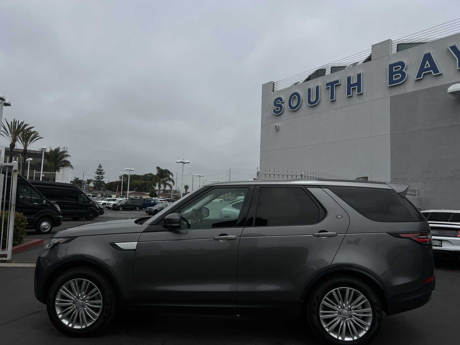 Used 2018 Land Rover Discovery HSE LUX with VIN SALRT2RK6JA057466 for sale in Hawthorne, CA