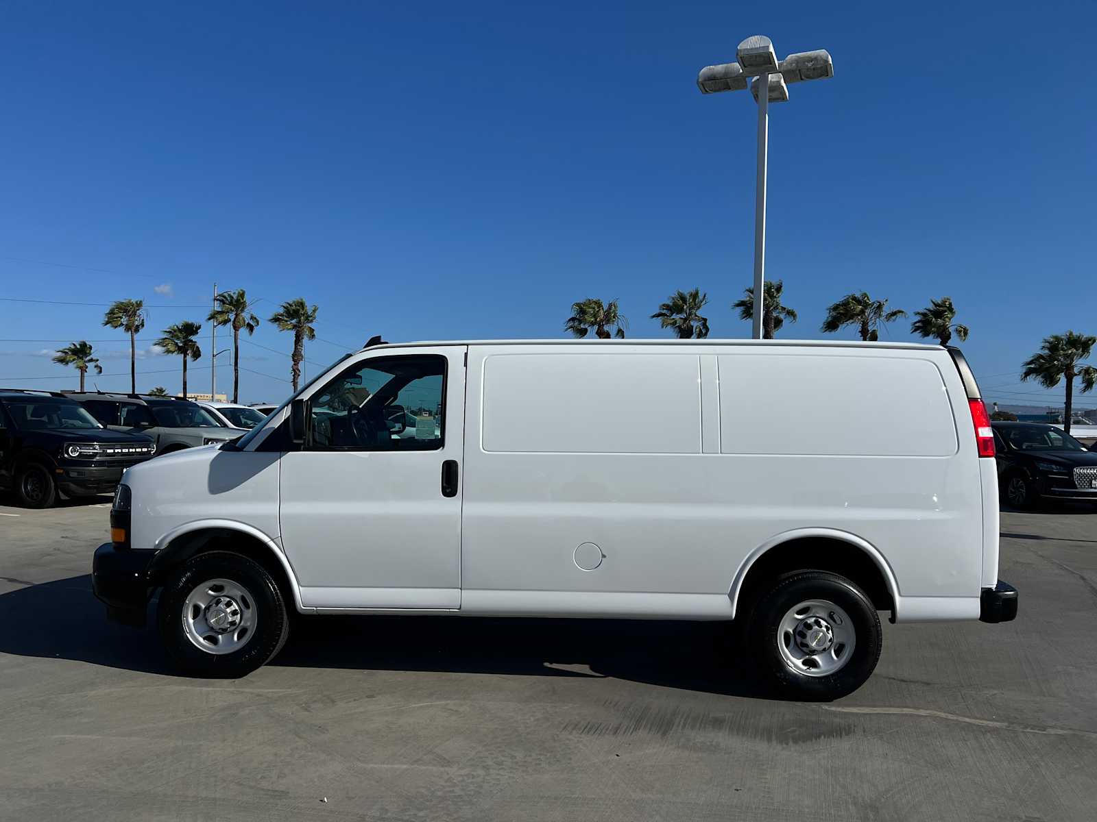Used 2022 Chevrolet Express Cargo Work Van with VIN 1GCZGGFP4N1163350 for sale in Hawthorne, CA