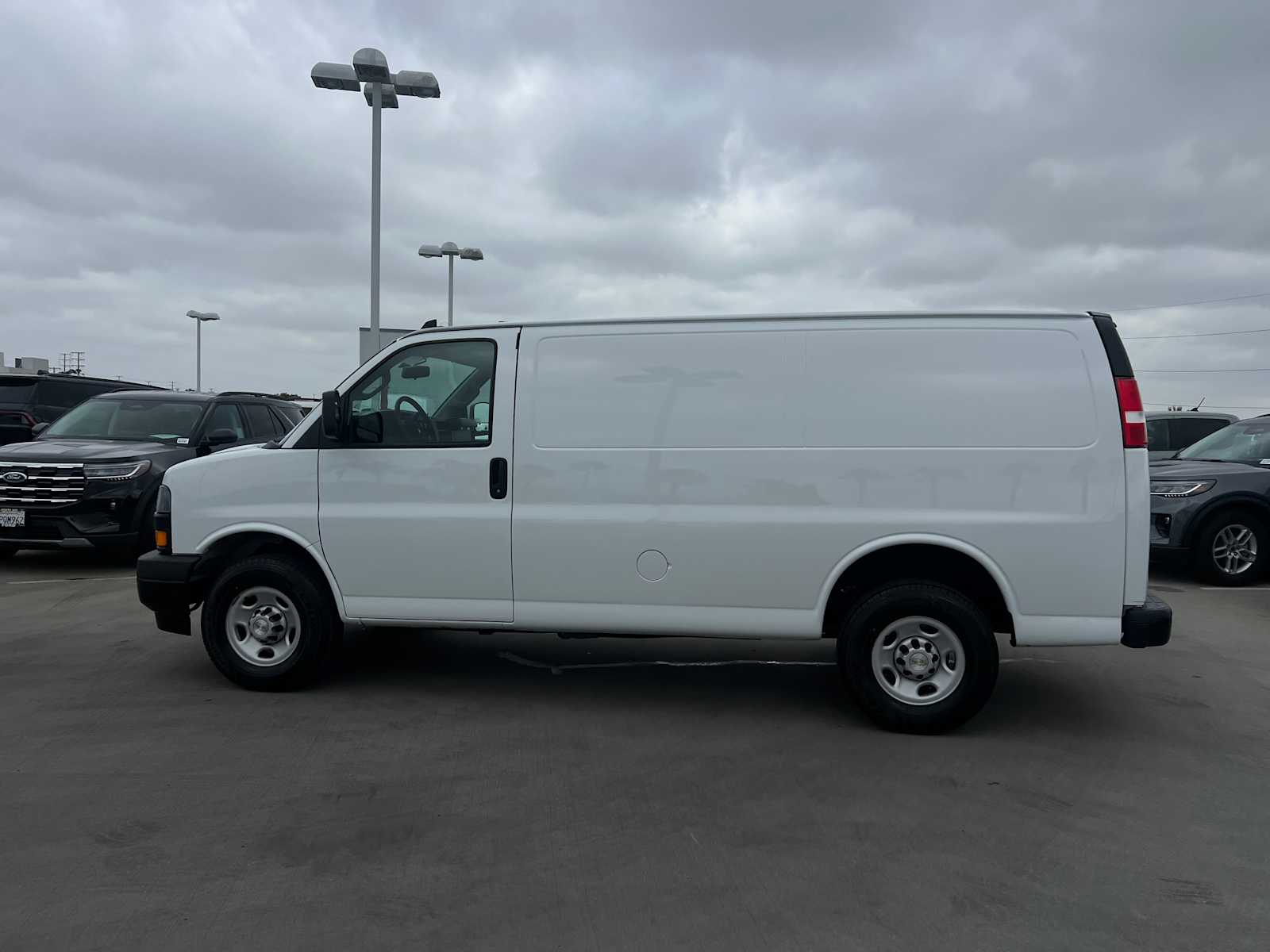 Used 2022 Chevrolet Express Cargo Work Van with VIN 1GCZGGFP4N1164840 for sale in Hawthorne, CA