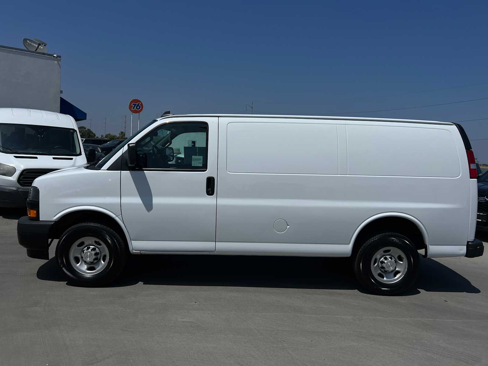 Used 2022 Chevrolet Express Cargo Work Van with VIN 1GCWGAFP8N1226109 for sale in Hawthorne, CA