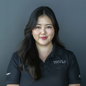 Staff member Gloria Yang from ID_e505f903d71f