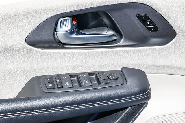 2023 Chrysler Pacifica Touring L - Photo 22