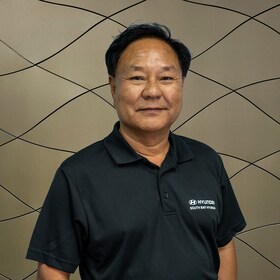 Staff member James Lee from ID_9e2722d49dee