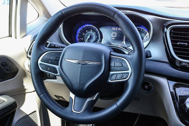 2023 Chrysler Pacifica Touring L - Photo 16