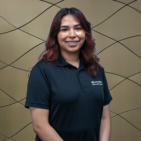 Staff member Leslie Pacas from ID_136907b9dedd