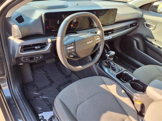 2025 Kia K4 LX photo 2