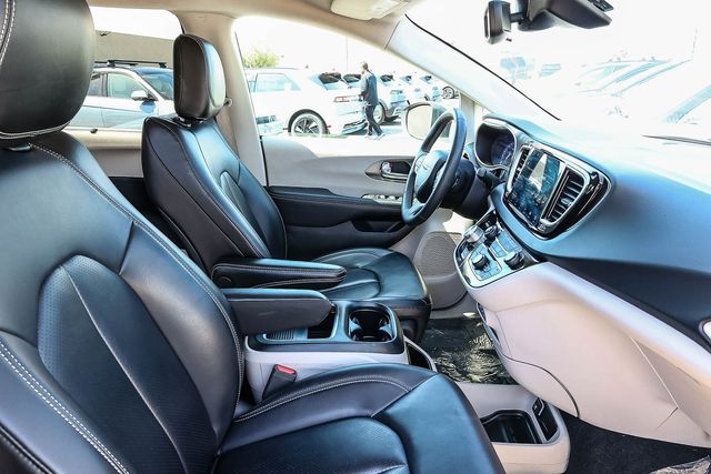 2023 Chrysler Pacifica Touring L - Photo 18