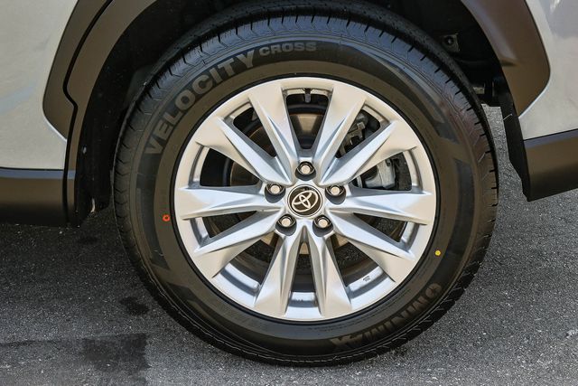 2023 Toyota Corolla Cross LE - Photo 8