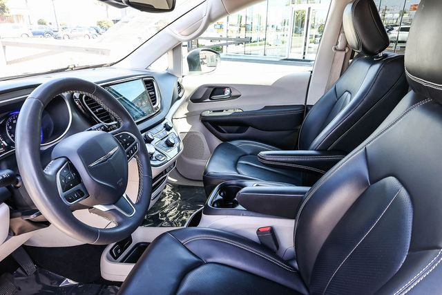 2023 Chrysler Pacifica Touring L - Photo 20