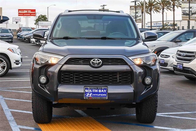 2018 Toyota 4Runner SR5 photo 2