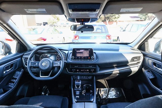 2024 Nissan Rogue SV - Photo 13