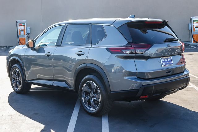2024 Nissan Rogue SV - Photo 4
