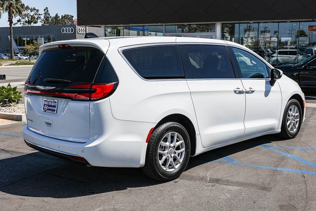 2023 Chrysler Pacifica Touring L - Photo 6