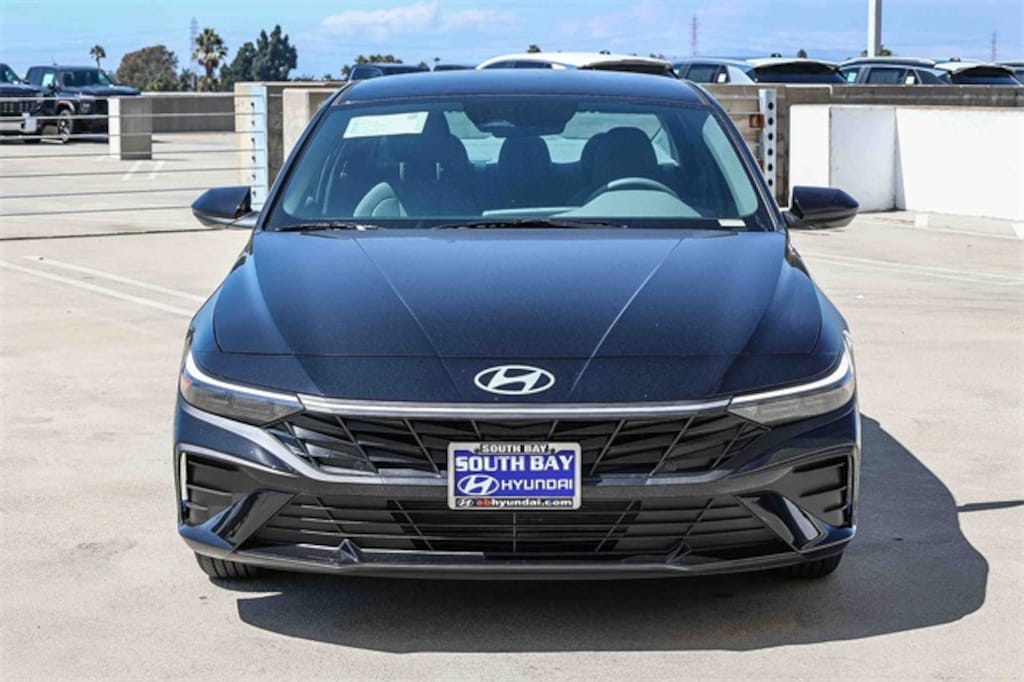 New 2025 Hyundai Elantra SE Sedan