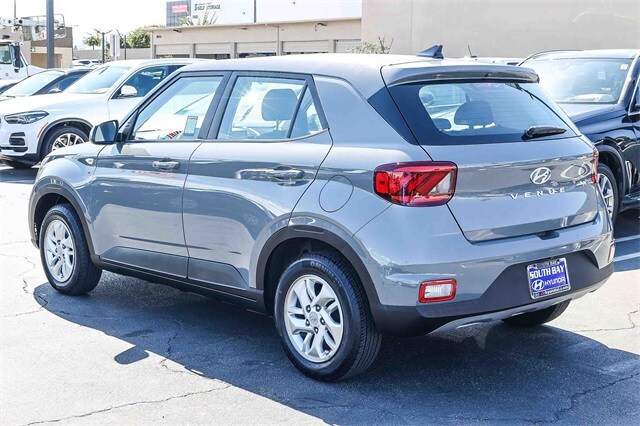 2022 Hyundai Venue SE photo 3