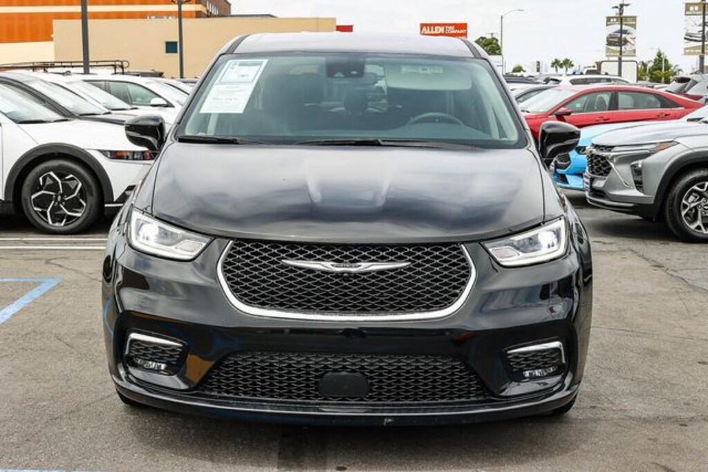 Used 2024 Chrysler Pacifica Touring L Van Passenger Van