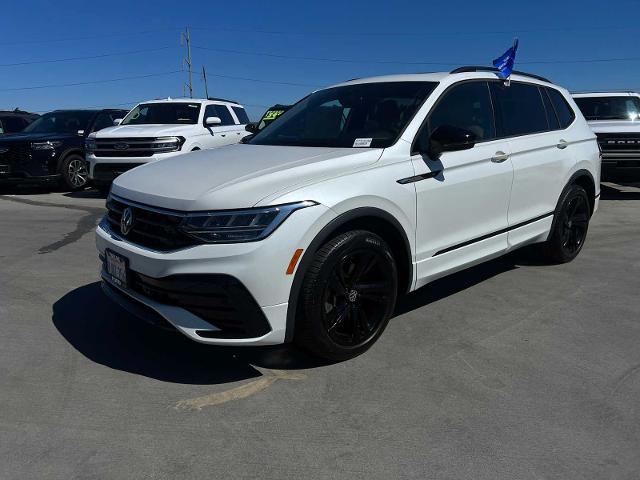 2023 Volkswagen Tiguan SE R-LINE BLACK's photo