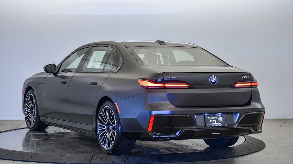 New 2026 BMW 7 Series 750e xDrive Sedan