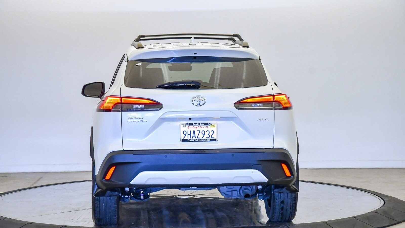 2023 Toyota Corolla Cross XLE photo 2