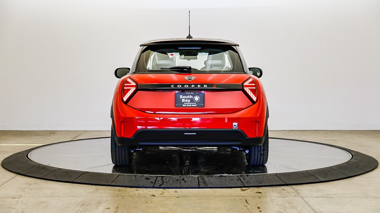 2025 Mini Cooper S Iconic photo 3