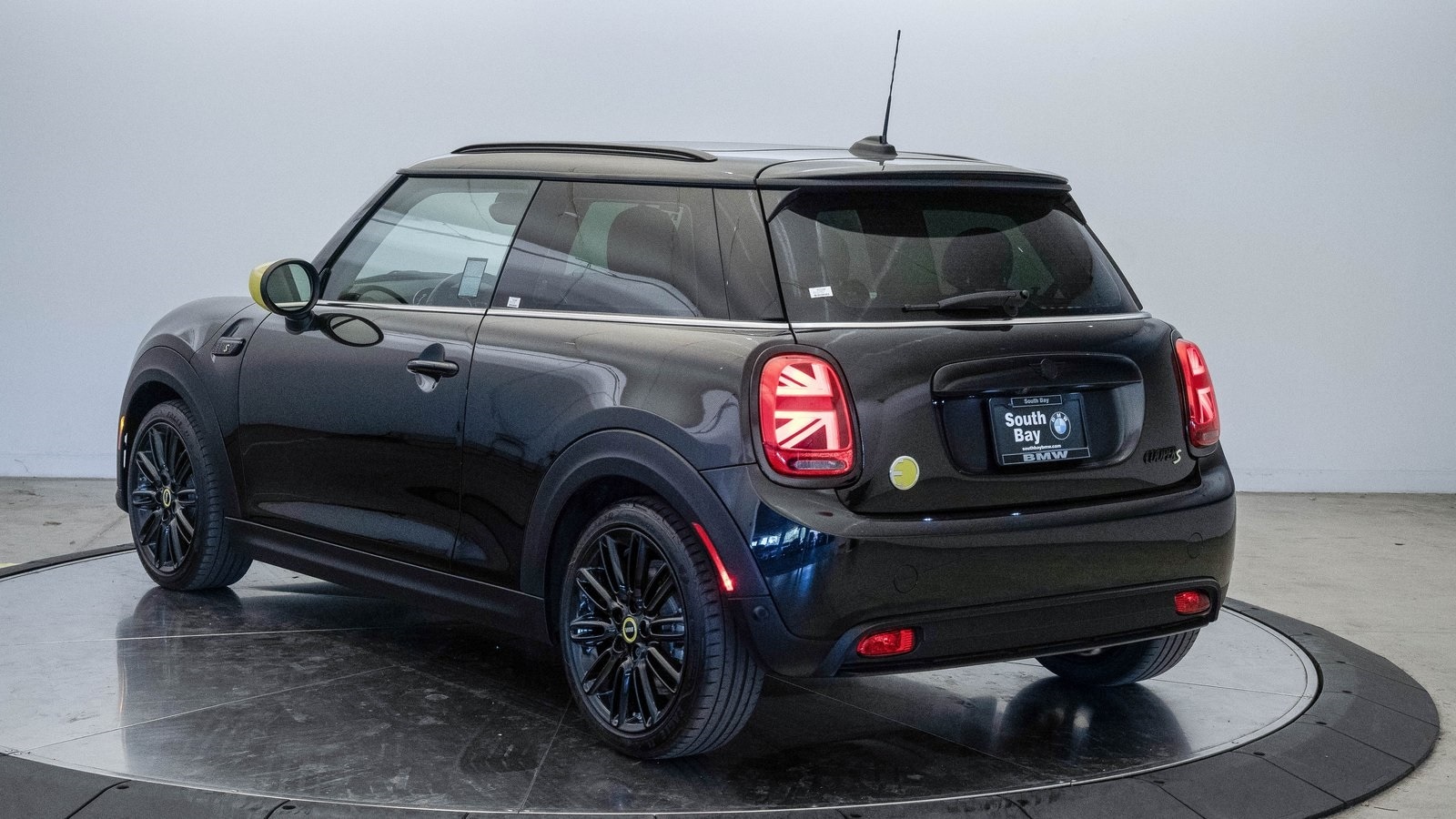 Used 2024 MINI Hardtop 2 Door SE with VIN WMW13DJ00R2V13233 for sale in Torrance, CA