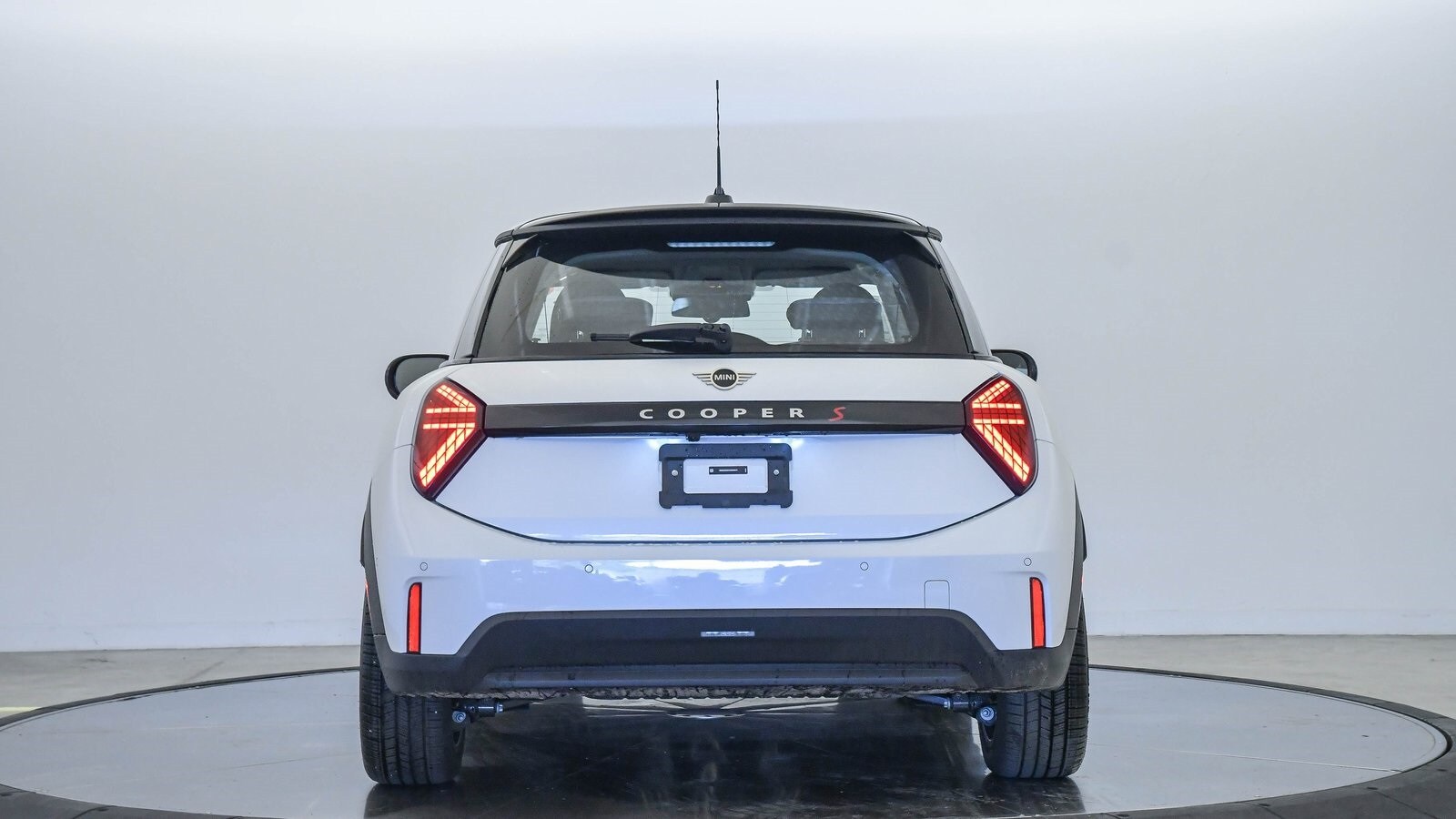 2025 Mini Cooper Signature photo 3