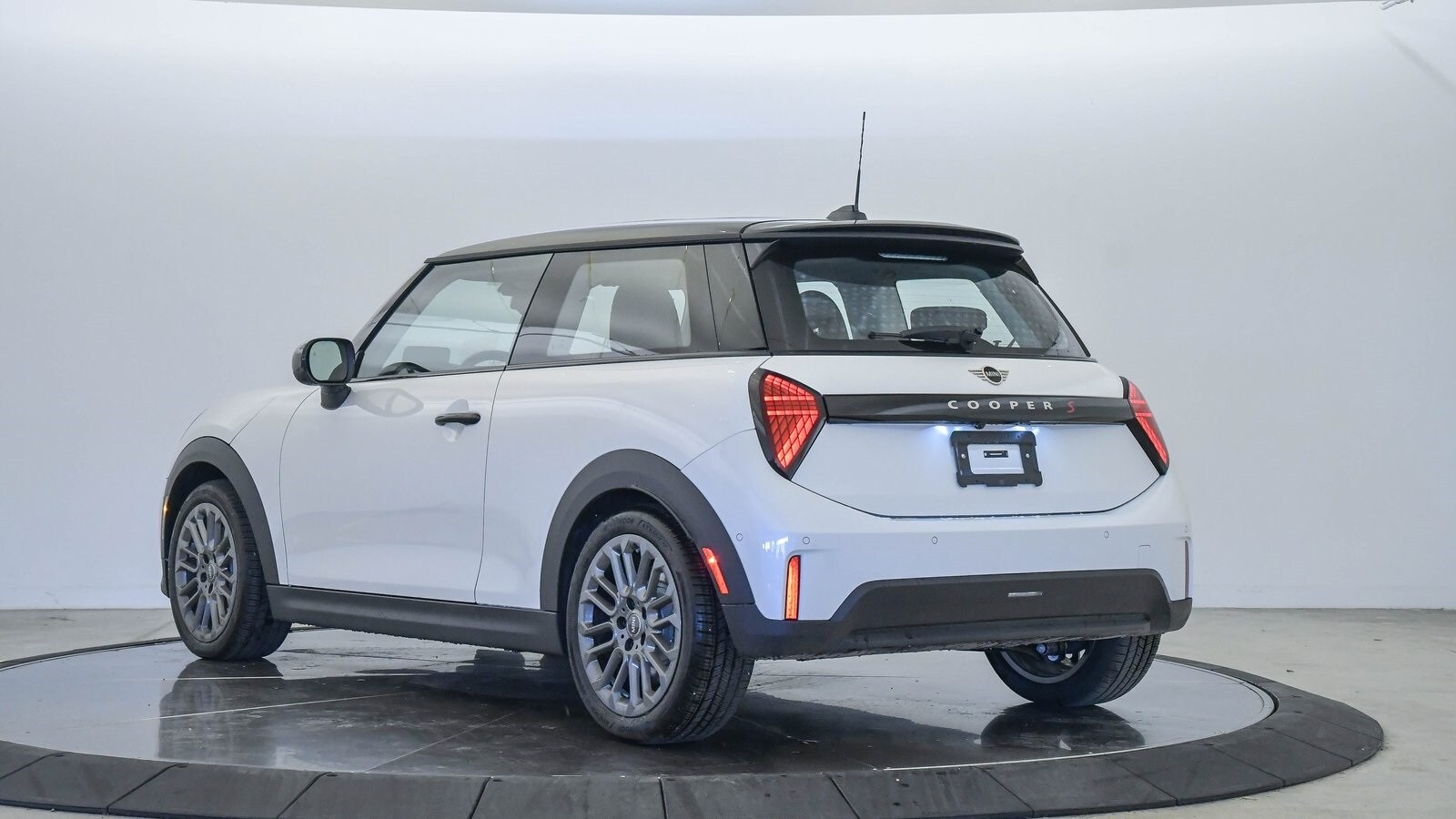 2025 Mini Cooper Signature photo 2
