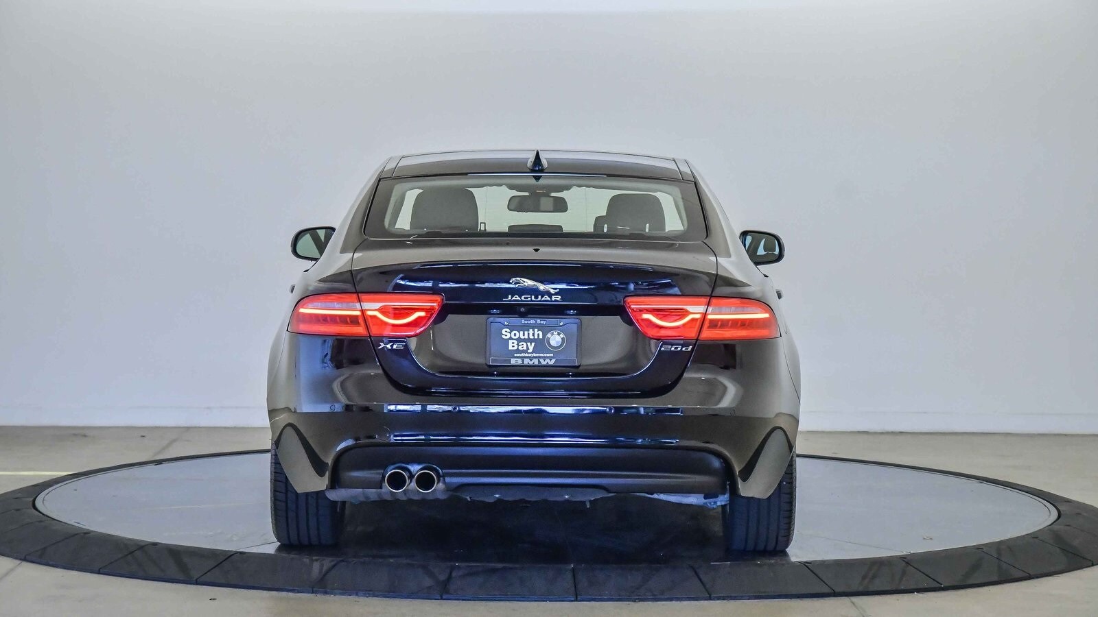 2018 Jaguar XE Premium photo 2