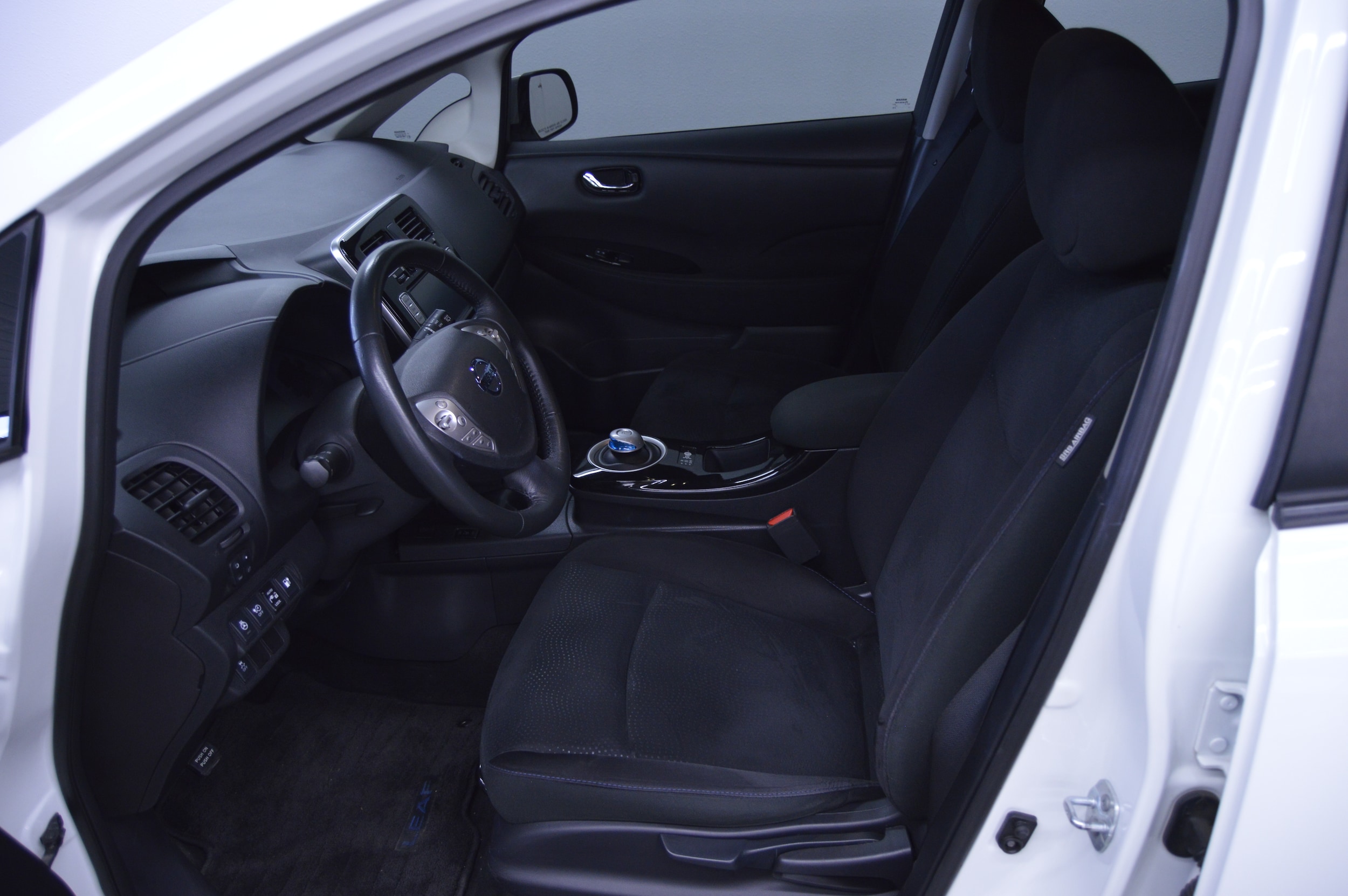 2016 Nissan LEAF SV - Photo 10
