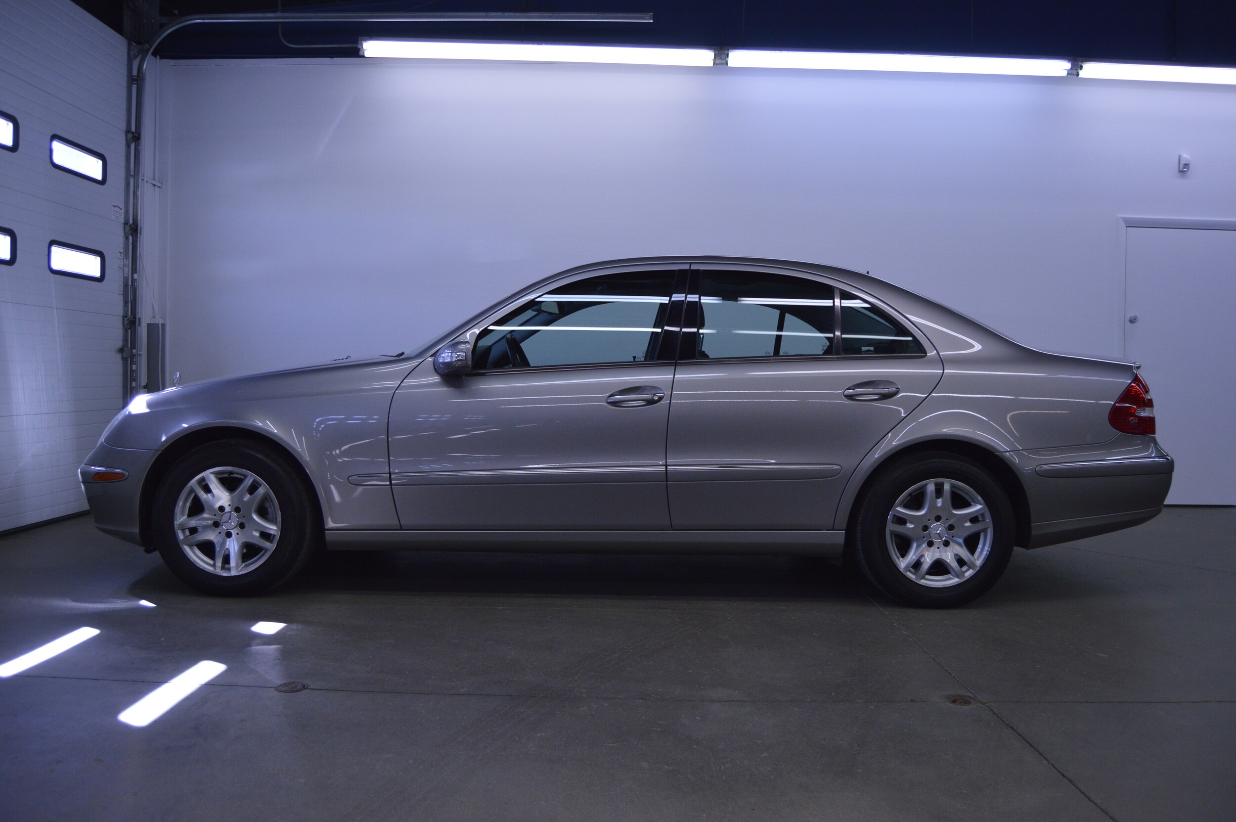 2004 Mercedes Benz E Sedan photo 4