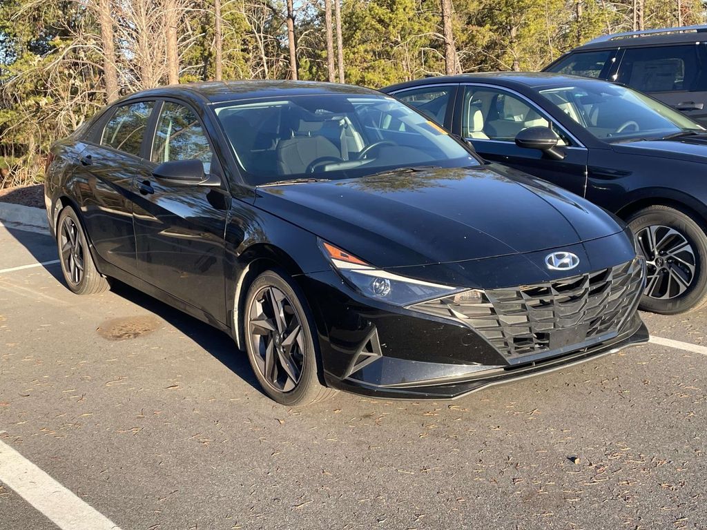 2023 Hyundai Elantra SEL's photo