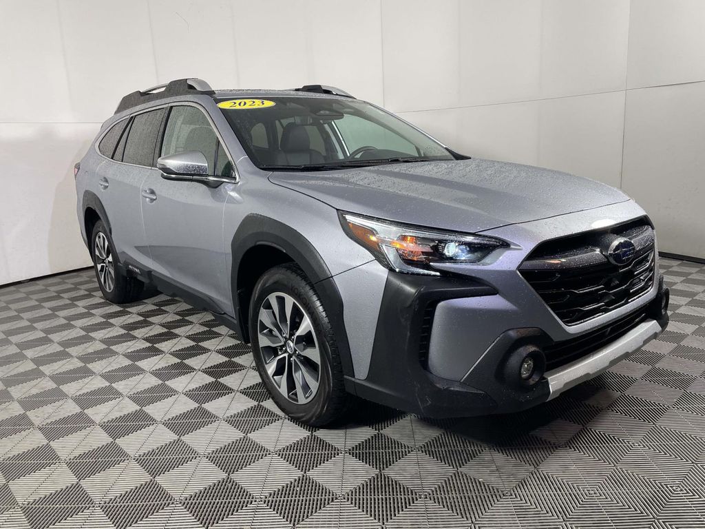 2023 Subaru Outback Touring's photo