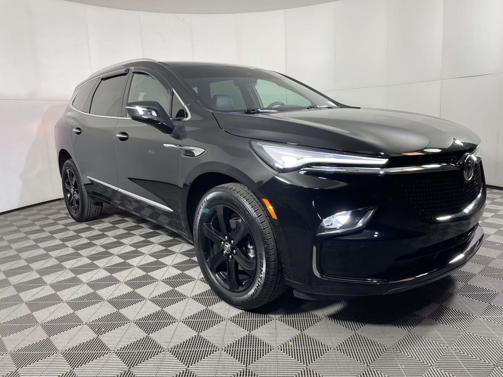 2024 Buick Enclave Essence's photo