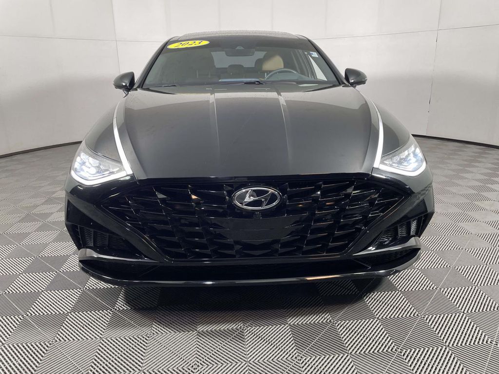 2023 Hyundai Sonata Limited photo 2
