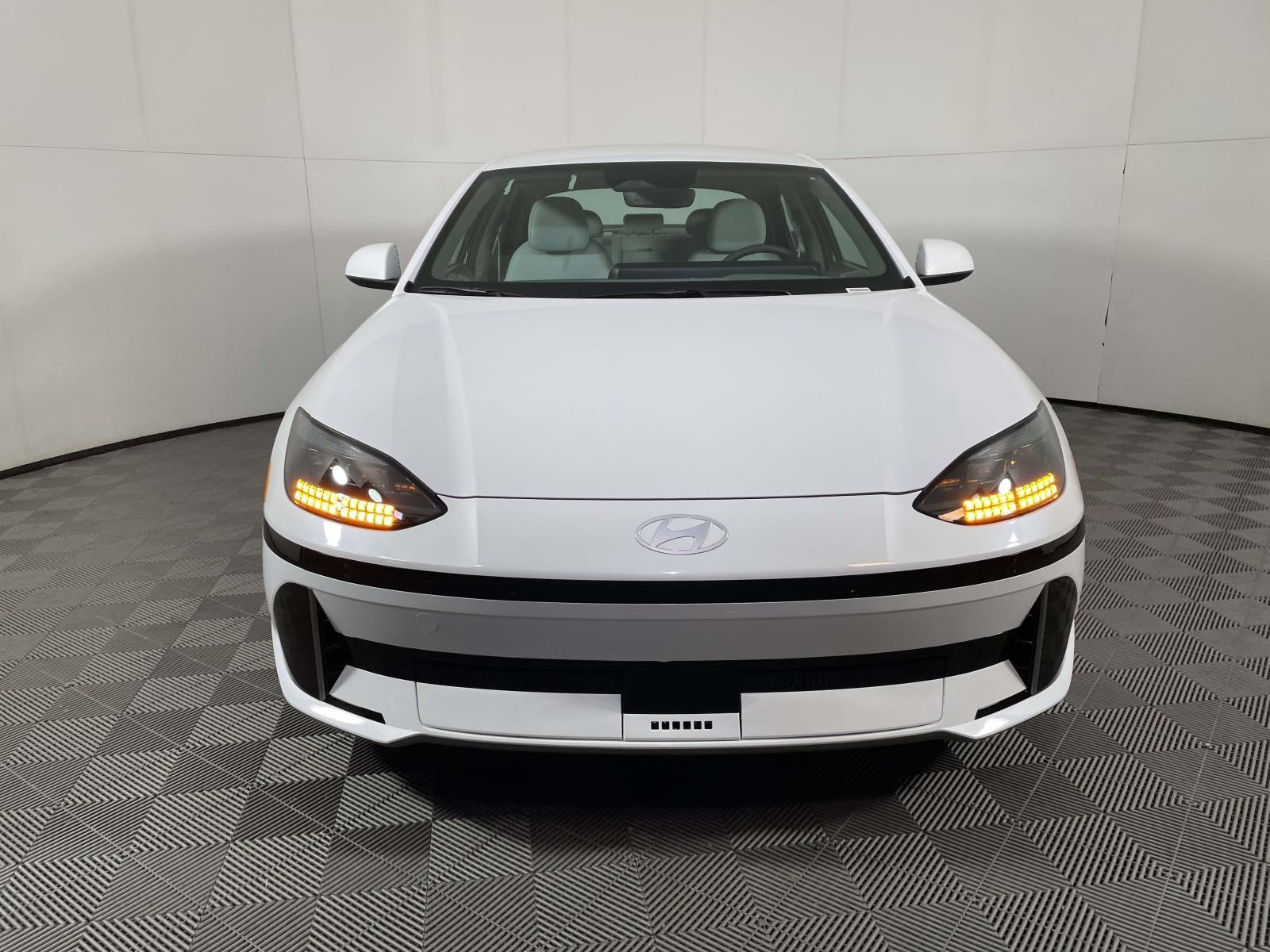 2025 Hyundai Ioniq 6 SEL photo 2