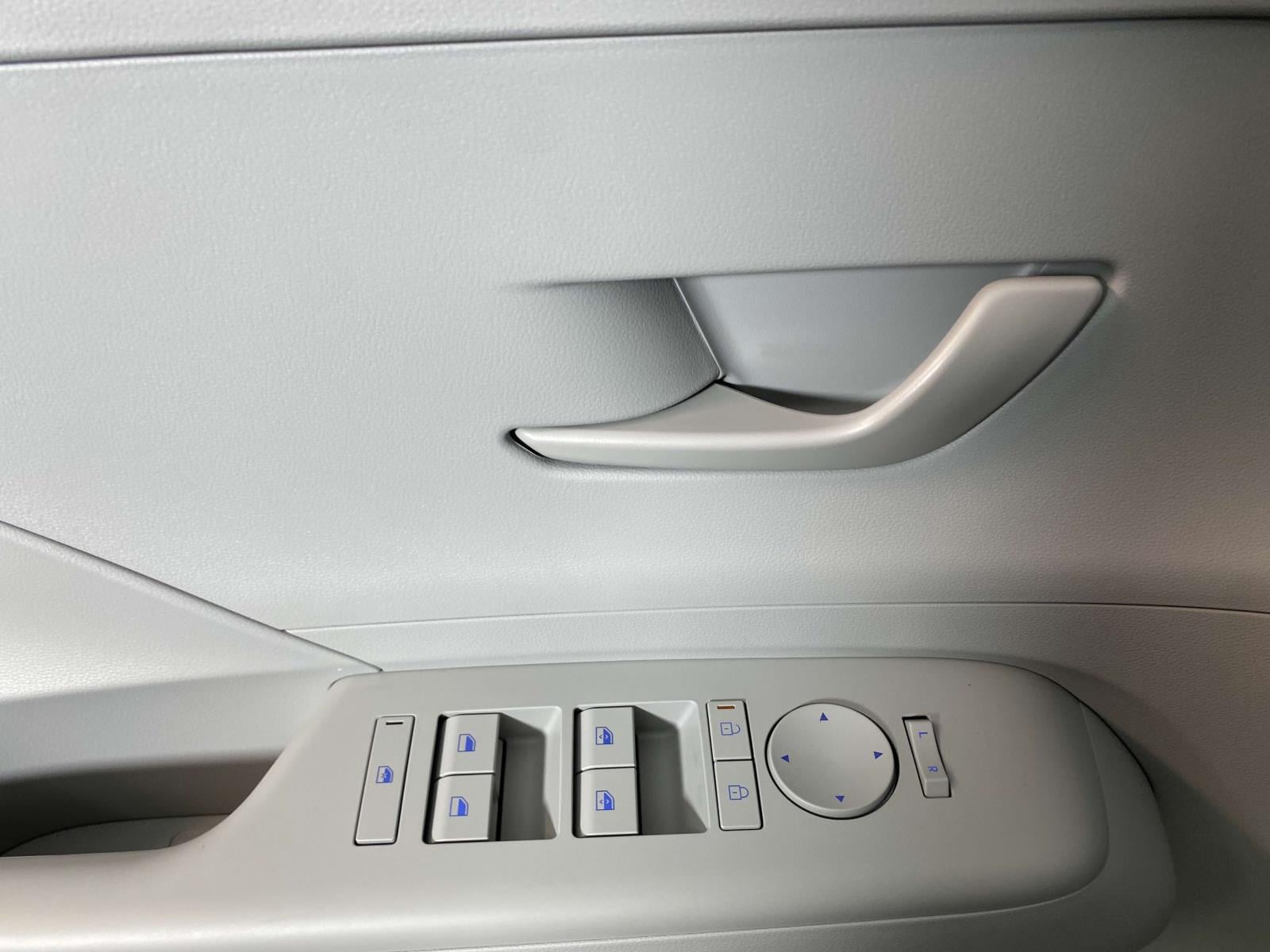 2025 Hyundai Kona SEL Convenience - Photo 12