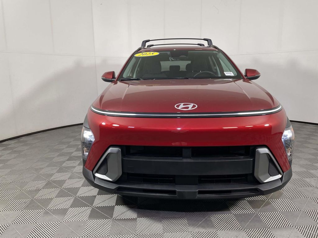 2025 Hyundai Kona SEL photo 2